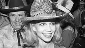 Lynn Wyatt auction going, going ...