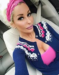 Nanette Lloyd's Instagram, Twitter & Facebook