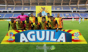 En la parte superior posa un balón de futbol, mientras en el interior del escudo aparecen las iniciales del club, una 'd' y una 'p'. El 2019 Podria Ser El Mejor Ano Desde Que Deportivo Pereira Se Fue La B Semilleros Deportivos