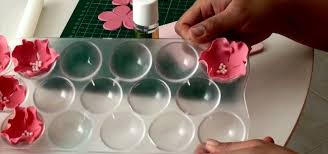 The rose cake decorating technique was created by the fantastically talented amanda retke. How To Make A Delicate Rose Out Of Fondant For Cake Decorating Cake Decorating Wonderhowto