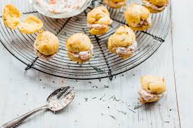senf profiteroles mit lachsmousse rezepte fooby ch