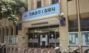 2021年度的勞工紓困貸款預計將提供50萬個名額，有需求的民眾可以前往各配合銀行的網頁線上申辦，銀行將會視工作流程儘速發放款項。 勞動部：勞工紓困貸款 更多紓困4.0補助申請教學： 紓困4.0精進方案 勞工紓困貸款 勞工個人生活補貼 疫情失業補助 安心即時上工補助計畫 孩童家庭. Zze5jpeipsc5mm