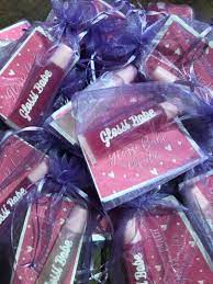 Structural changes to your lip gloss box: Packaging Ideas For Lipgloss Business Small Business Packaging Ideas Packaging Ideas Business Lip Gloss Homemade