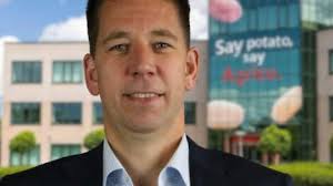 De Corona-terugblik: Johan Kruijthoff: Fritessnijder uitgegroeid tot  wekelijkse farmdrive