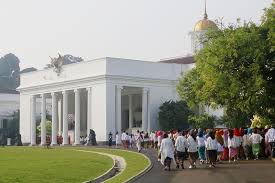Pada awalnya di kompleks istana di jakarta ini hanya terdapat satu bangunan, yaitu istana negara. Wow 3 Hari Dibuka Untuk Umum Istana Kepresidenan Bogor Sedot 8 875 Pengunjung Okezone News