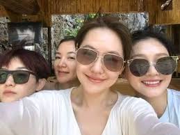 Sister Dee Hsu and Barbie Hsu 🕊