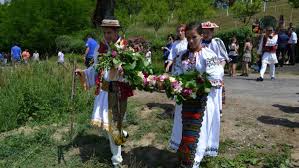 Sarbatoarea de rusalii este cunoscuta si sub denumirea de pogorarea sfantului duh si reprezinta o sarbatoare extrem de importanta pentru toti crestinii. Rusaliile InsemnÄƒtate È™i TradiÈ›ii Revista Cariere