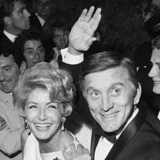 Addio ad Anne Douglas e alla coppia più longeva di Hollywood