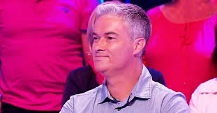 Il y en a plusieurs. 12 Coups De Midi La Femme D Eric Le Tacle Gentiment Apres Avoir Frole L Elimination