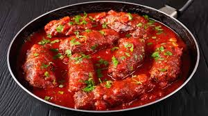 Angelo allegretti (chicchi di grano pesto), dora ricci (purea di fave), santino e nicola (braciola nel sugo di pomodoro), cececca (orecchiette al pomodoro fresco). Braciole Al Sugo Ripiene Con Speck E Provola Un Piatto Classico