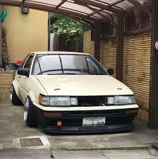 近くのgs 給油してきたけど普通に乗る分には多分フェンダーに当たってなさそう 特にタイヤ擦れてる跡もなし じゃあ しばらくこのスタイルで ホイール磨こっと ae86 ae70 levin rattlecrunker longchampxr toyota corolla ae86 dream cars