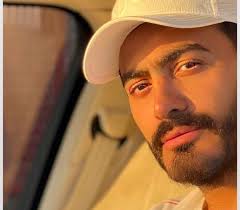 شارك الفنان تامر حسني متابعي حسابه في إنستجرام فيديو للحظة لقائه بمجموعة من الأصوات الغنائية الشابة، داخل إحدى دور العرض السينمائي.وكتب تامر حسني تعليقا على هذا اللقاء: Ø¸Ù‡ÙˆØ± Ù†Ø§Ø¯Ø± Ù„Ø´Ù‚ÙŠÙ‚ ØªØ§Ù…Ø± Ø­Ø³Ù†ÙŠ Ù„Ø§ ÙŠØ´Ø¨Ù‡Ù‡ Ø£Ø¨Ø¯Ø§ Ø¬Ø±ÙŠØ¯Ø© Ù†ÙˆØ±Øª