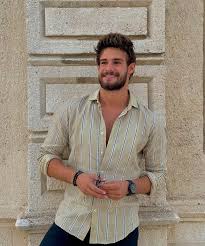 Batuhan karacakayının kendi şahsiyetiyle ilgisi yoktur. Batuhan Karacakaya Adaya Gitmeden Once Samimi Aciklamalarda Bulundu