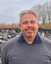 Martijn út Ljouwert beheart alve begraafplakken yn Antwerpen: "Hartstikke  moaie job"