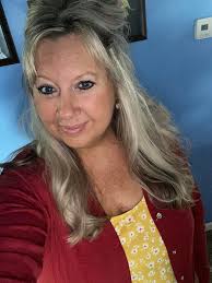 I'm a total sucker, went to town today looking for a hooded top and  returned home with a new pig planter but no hooded top lol Fallen in love  with the Livingston