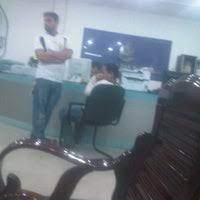 Lelaki berusia 37 tahun itu memandu masuk kereta honda city berwarna putih ke balai polis. Balai Polis Damansara Damai 285 Visitors