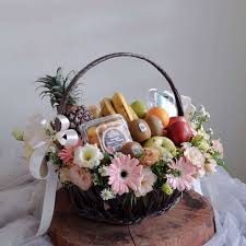Send fresh gourmet fruit baskets courtesy of ftd. Gerbera Flower Fruit Basket Happy Fresh Fruit Flower Basket