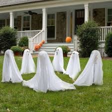 Hier findet ihr wunderbar bizarre horror dekoelemente wie. 60 Coole Party Dekoration Im Garten Zu Halloween Halloween Selber Machen Halloween Deko Ideen Halloween Deko