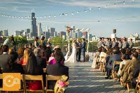 Kunal And Lisa S Lacuna Artist Loft Wedding Photos In Chicago Chicago Wedding Venues Loft Wedding Rooftop Wedding Venue