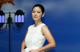 陳明真（英文名： jennifer ，1967年1月8日 － ），台灣女歌手，在娛樂圈有「長腿姐姐」之稱，台灣彰化縣人，1990年10月發行第一張個人專輯《變心的翅膀》出道，以清新秀氣名號著名，曾與音樂製作人 季忠平有過一段婚外情震驚演藝圈，至今活躍於中國大陸，目前證實和季忠平已婚，並於2014年11月25. é³æçè»ä¸­æäººé©æ5å¹´æ´è¥15å¬æ¤ æ°£é¤'å å¨èº«é½è«è«ç å¨æ¨ ä¸­ææ°èç¶²