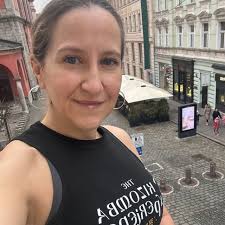 Absolutely! IMO, it's the best first date outing (or ice cream). I'm happy  to see most women agree cause some men think women just want a free meal,  and some do but