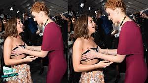 Sophie Turner Grabs Maisie Williams' Boobs At The 'Game Of Thrones'  Premiere - video Dailymotion