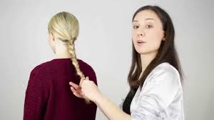 Strang 4 über strang 3 nach unten ablegen und strang 2 nach oben ablegen (sodass die stränge ein kreuz bilden). Flechtfrisuren 30 Anleitungen Zum Zopfe Flechten Flair Fashion Home