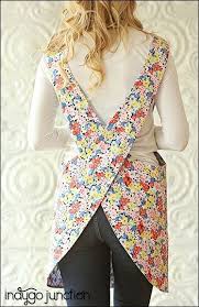 10 Adorable Aprons To Inspire Your Sewing Creativity Coudre Des Tabliers Idee Couture Cours De Couture