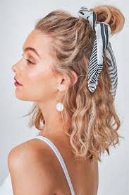 Le beach waves sono perfette per l'estate. Come Fare I Capelli Mossi L Arma Segreta E Il Sea Salt Spray Capelli Mossi Naturali Acconciature Per Capelli Corti Capelli