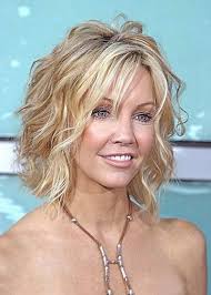 Straight or curls, it does not matter, everything works for this natural hairstyle. Curly Hair Layered Fine Hair Medium Length Hairstyles Novocom Top