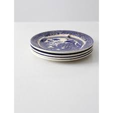 The willow pattern is a distinctive and elaborate chinoiserie pattern used on ceramic. Allertons Blue Willow Plates Set Of 4 Chairish