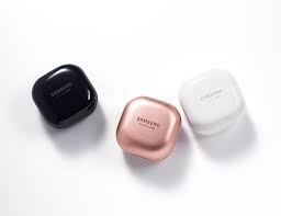Make sure to line up the hole on the earbud tip with the latch on the bud. Galaxy Buds Live