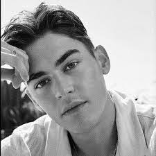 Reina Stein's Instagram, Twitter & Facebook