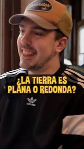 ¿LA TIERRA ES PLANA? @maritobaracus opina en un encuentro introspectivo con  un cafe misterioso de por medio. Pueden ver el video completo en youtube.  (CAFE CON BOLU2)