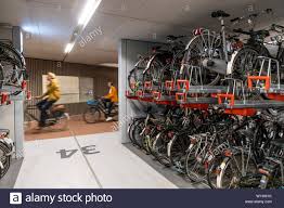 Fahrrad In Der Tiefgarage Stockfotos Und Bilder Kaufen Alamy