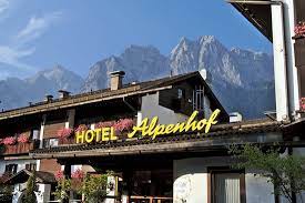 Am tag bildet deutschlands höchster berg, die zugspitze, den natürlichen hintergrund für ihren aufenthalt im loisachtal. Alpenhof Grainau Prices Hotel Reviews Germany Tripadvisor