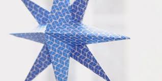Une fois visionné le tuto proposé ici, vous le saurez sans problème, et vous constaterez que c'est remarquablement gratifiant. Deco De Noel En Papier L Origami Facile De L Etoile En 3d Femme Actuelle Le Mag
