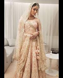 Jan 2018 Poonamdamania S Instagram Kareena Kapoor Khan Vikram Phadnis Set The Tone For Indian Wedding Fashion Indian Wedding Outfits Indian Bridal Fashion