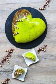 Entremet Mousse De Pistache Insert Framboise Et Biscuit Dacquoise Les Delices De Marina Pistache Desserts Fantaisie Mousse Pistache