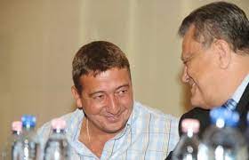 Amikor az orbán seggéből kilógó. Kuruc Info Bayer Zsolt Hazatert 8211 A Pont Egy Hosszu Meneteles Vegen