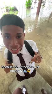 Bachiller de natación en El Moscote