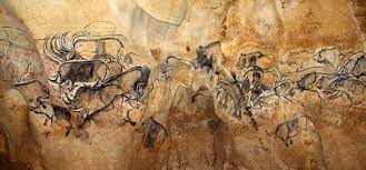 It has several very large galleries with more than 300 paintings and engravings dating to the paleolithic era (between 32,000 and 30,000 years ago). Chauvet Grotte Clottes Art Prehistorique Grotte Chauvet Hominides Grotte Grotte Chauvet Art Rupestre