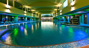 Poiana brasov is the biggest and most luxurious mountain resort in romania. VacanÈa De IarnÄ In Poiana BraÈov Cazare La Hotel Piatra Mare AgenÈia De Turism Seven Travel
