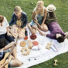Eine checkliste ist hier sehr sinnvoll. Gesunde Sommerkost Die Besten Picknick Ideen Furs Wochenende Fit For Fun