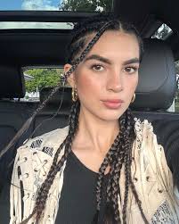 Elizabeth Barillas's Instagram, Twitter & Facebook