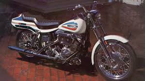 Maybe you would like to learn more about one of these? 50 Jahre Harley Davidson Super Glide Das Erste Custombike Ab Werk Motorradonline De