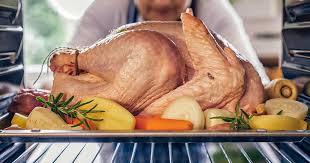 18 pounds should feed about 12 people, with other side dishes being served. How To Buy The Best Turkey For Thanksgiving 2019