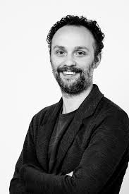 Il gioco? Un tema serissimo. Biennale Foto/industria: parla il curatore  Francesco Zanot