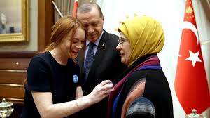 Many muslim social media users congratulated the star and welcomed her into the faith. Us Schauspielerin Lindsay Lohan Und Die Frage Nach Dem Islam Welt