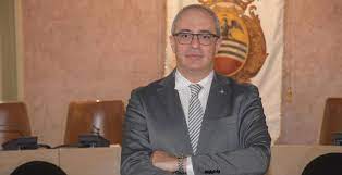 Il giallo sul colpo di pistola. H2sjdgxxdgjtgm